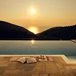 Karousa - A Luxury Retreat With Stunning Views, By Zantewize וילה Anafonítria