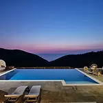 Karousa - A Luxury Retreat With Stunning Views, By Zantewize Anafonítria