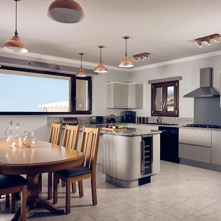 Βίλα Karousa - A Luxury Retreat With Stunning Views, By Zantewize Anafonítria